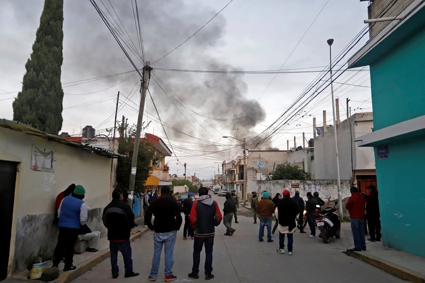 Cifra de heridos sube a 15 por explosión de toma clandestina en Puebla