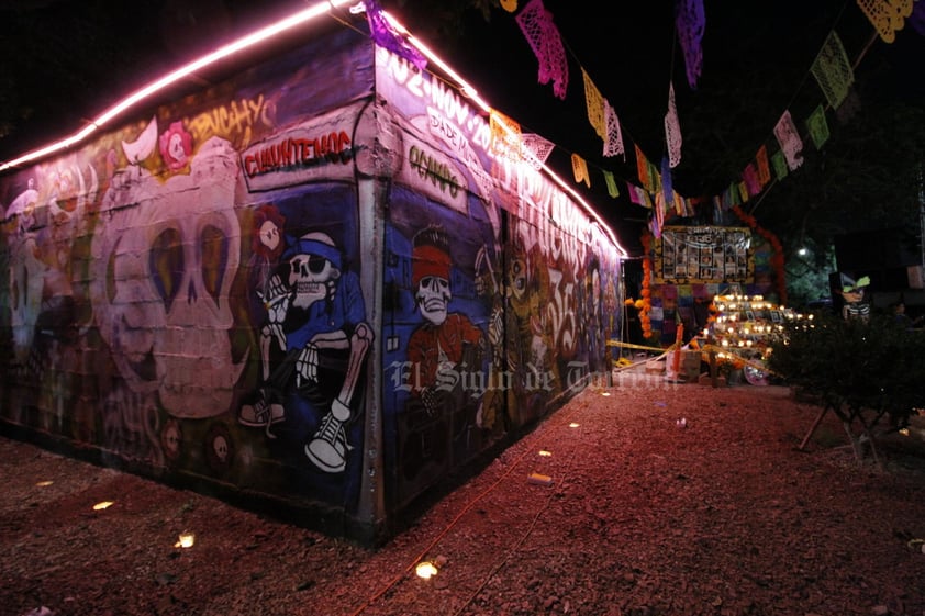 Altar monumental alumbra el corazón de la colonia Santa Rosa en Gómez Palacio