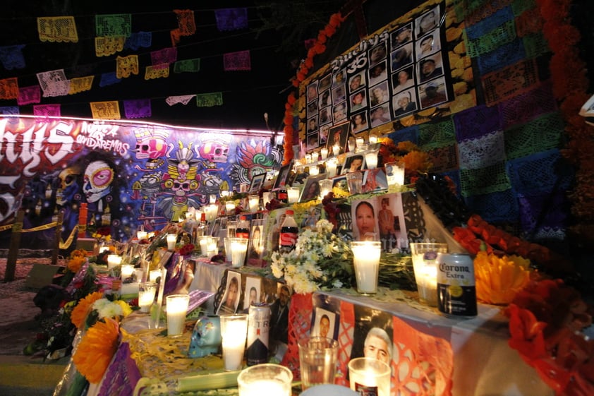 Altar monumental alumbra el corazón de la colonia Santa Rosa en Gómez Palacio