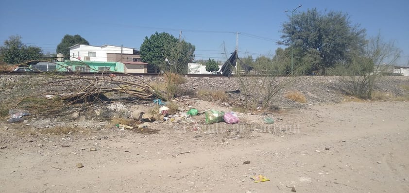 Quienes viajan en el tranvía turístico pasan por aquí. La calzada Cuauhtémoc Cárdenas es una de las vialidades que es a menudo incluida en el paseo turístico que se realiza en La Laguna de Durango.