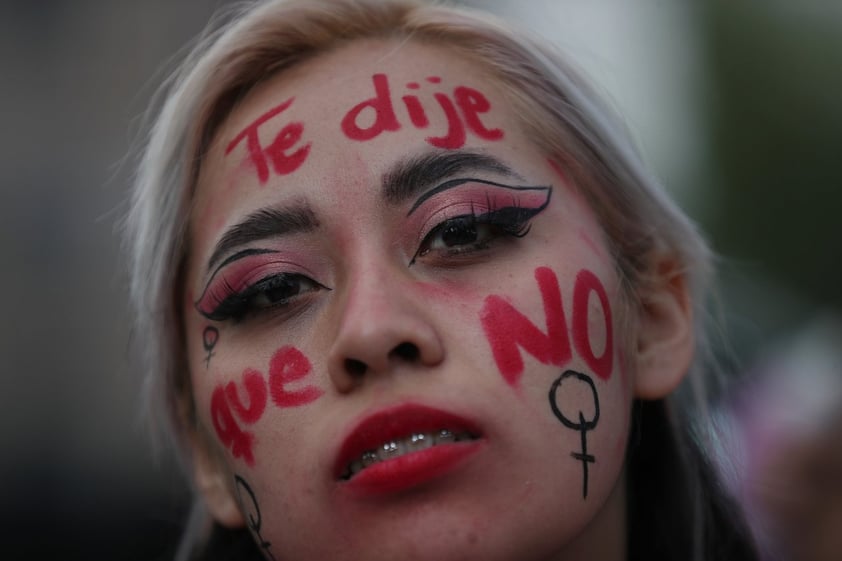 Miles de mujeres marchan en Ciudad de México contra violencia de género