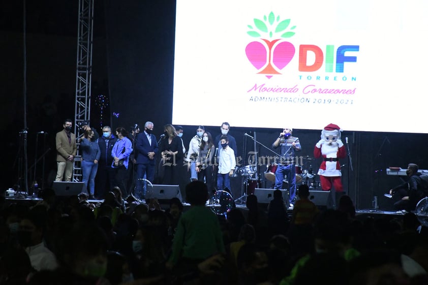 Encendido navideño y desfile en Plaza Mayor de Torreón