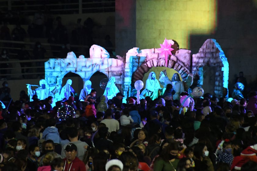 Encendido navideño y desfile en Plaza Mayor de Torreón