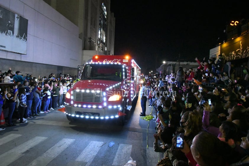 Encendido navideño y desfile en Plaza Mayor de Torreón