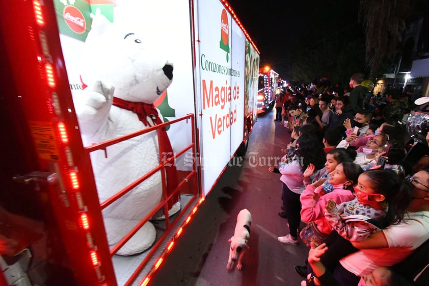 Encendido navideño y desfile en Plaza Mayor de Torreón