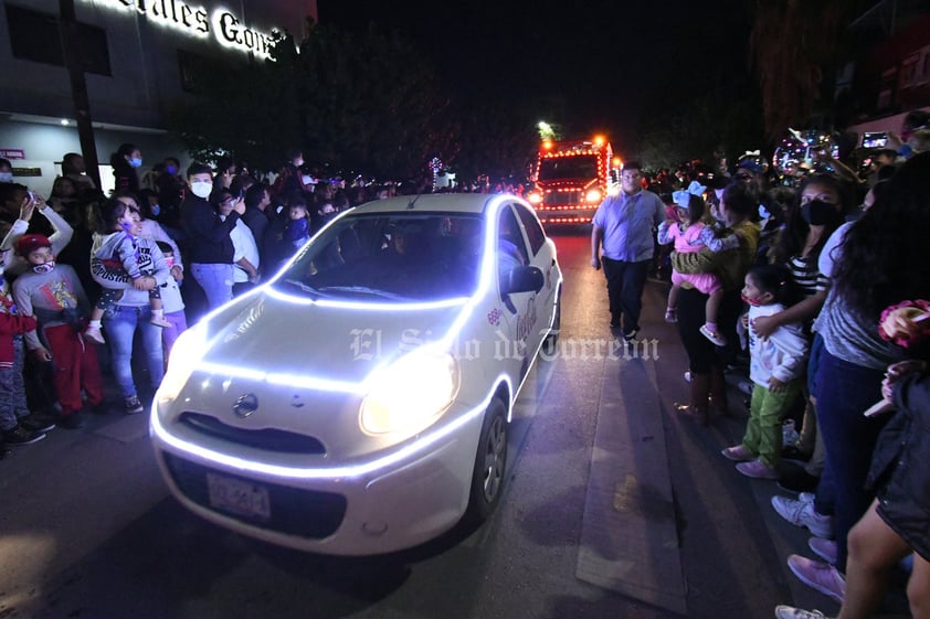 Encendido navideño y desfile en Plaza Mayor de Torreón