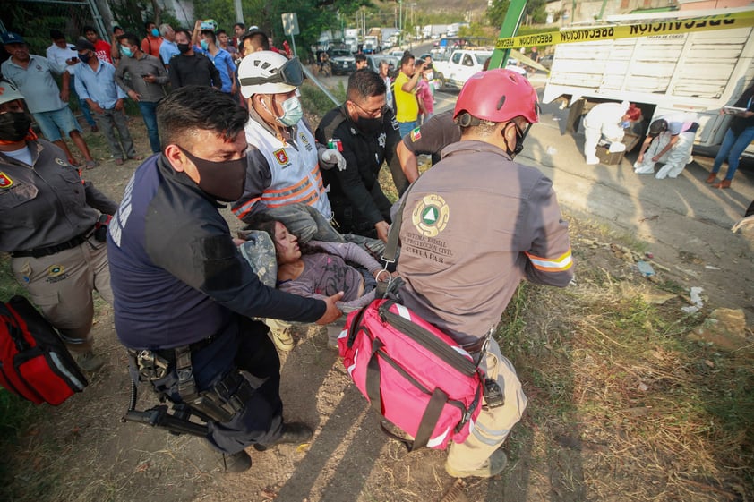 Cifra de fallecidos por accidente de tráiler en Chiapas sube a 53