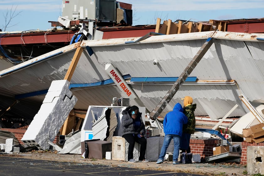 Una serie de tornados ha dejado decenas de muertos y daños materiales en los estados de Kentucky, Arkansas, Illinois, Missouri, Misisipi y Tennessee