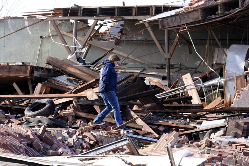 Una serie de tornados ha dejado decenas de muertos y daños materiales en los estados de Kentucky, Arkansas, Illinois, Missouri, Misisipi y Tennessee