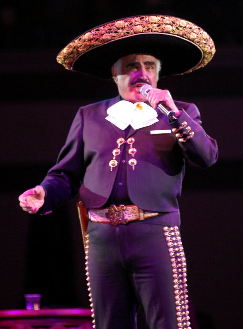 Vicente Fernández, 'El Charro de Huentitán', fallece a los 81 años