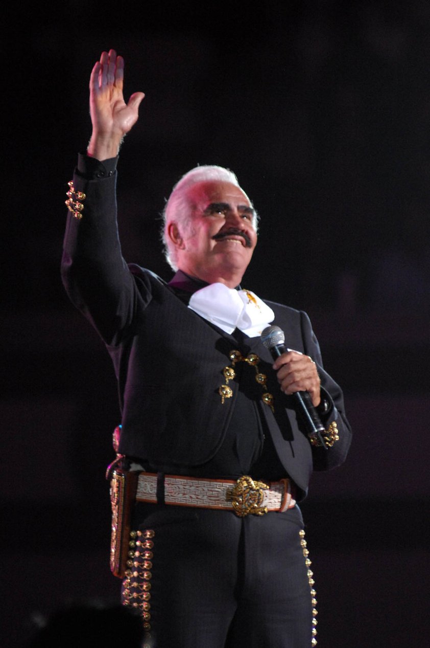 Vicente Fernández, 'El Charro de Huentitán', fallece a los 81 años