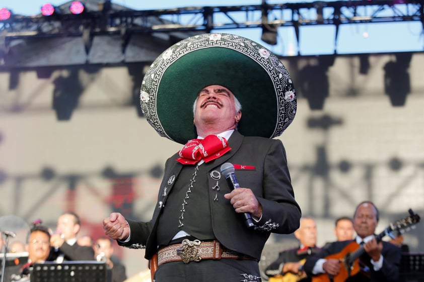 Vicente Fernández, 'El Charro de Huentitán', fallece a los 81 años