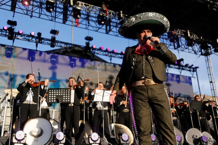 Vicente Fernández, 'El Charro de Huentitán', fallece a los 81 años