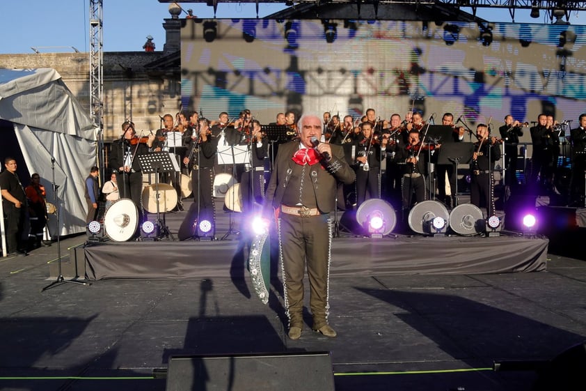 Vicente Fernández, 'El Charro de Huentitán', fallece a los 81 años