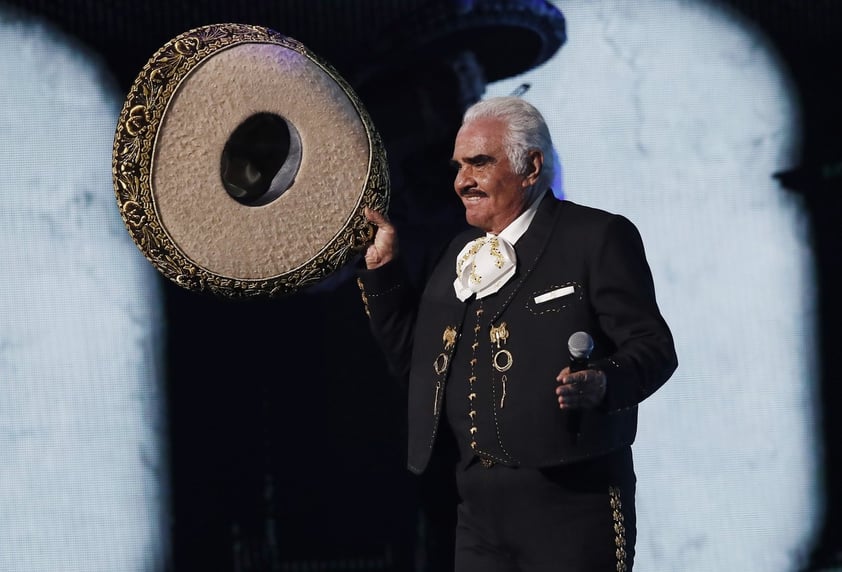 Vicente Fernández, 'El Charro de Huentitán', fallece a los 81 años