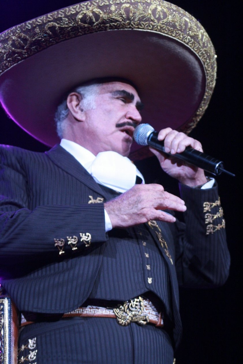 Vicente Fernández, 'El Charro de Huentitán', fallece a los 81 años