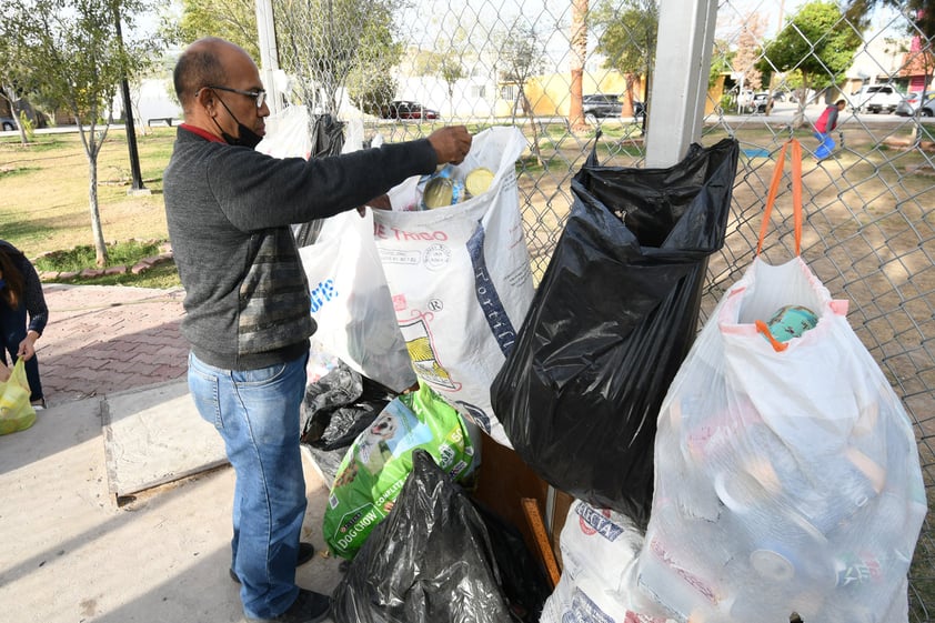 Colonos del fraccionamiento se organizan para realizar limpieza y mejoras 