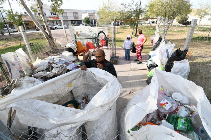 Colonos del fraccionamiento se organizan para realizar limpieza y mejoras 