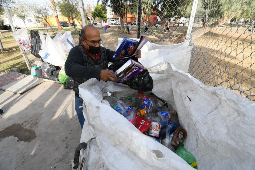 Colonos del fraccionamiento se organizan para realizar limpieza y mejoras 