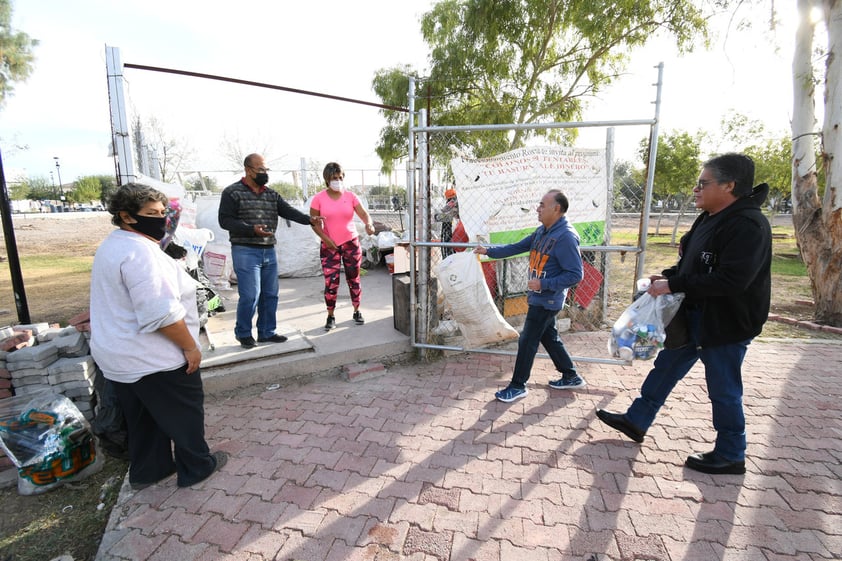 Colonos del fraccionamiento se organizan para realizar limpieza y mejoras 