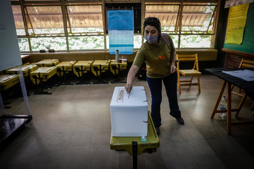 Centros de votación abren en Chile para segunda vuelta presidencial