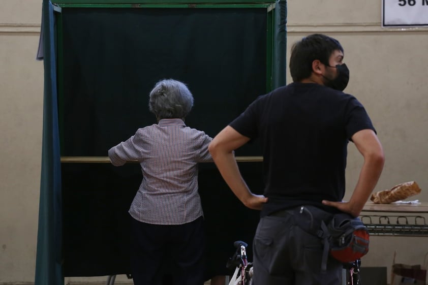 Centros de votación abren en Chile para segunda vuelta presidencial