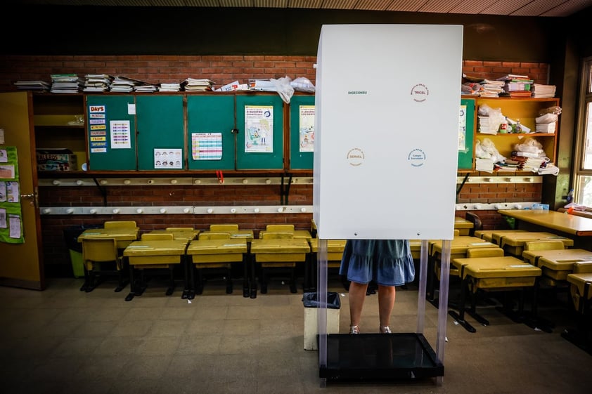 Centros de votación abren en Chile para segunda vuelta presidencial