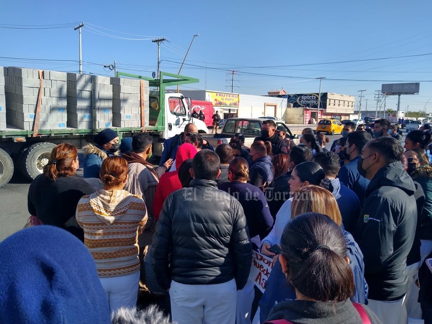 Con bloqueos, personal de salud de La Laguna exige basificación y denuncia recorte a aguinaldo