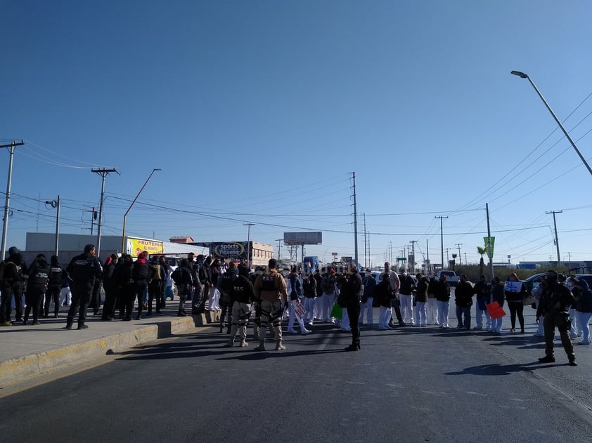 Con bloqueos, personal de salud de La Laguna exige basificación y denuncia recorte a aguinaldo