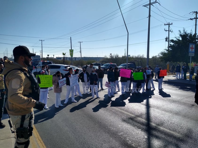 Con bloqueos, personal de salud de La Laguna exige basificación y denuncia recorte a aguinaldo