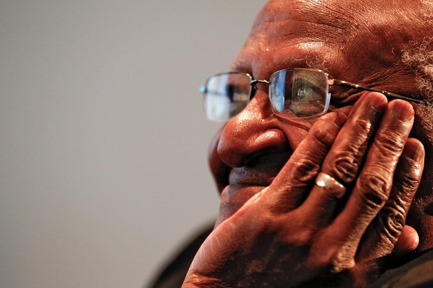 Arzobispo Desmond Tutu, líder contra apartheid en Sudáfrica y Nobel de la Paz, muere a los 90 años