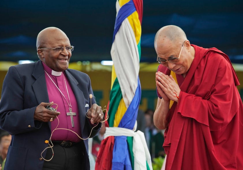 Arzobispo Desmond Tutu, líder contra apartheid en Sudáfrica y Nobel de la Paz, muere a los 90 años