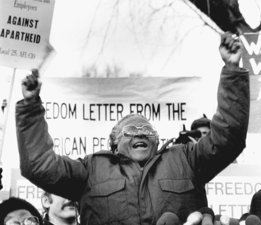 Arzobispo Desmond Tutu, líder contra apartheid en Sudáfrica y Nobel de la Paz, muere a los 90 años