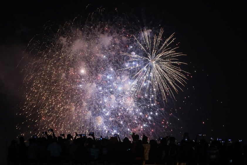 El mundo celebra llegada del 2022