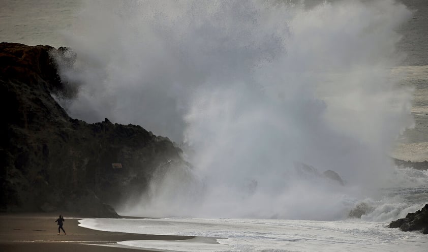 Estados Unidos pone fin a alerta de tsunami tras erupción de volcán submarino en Tonga