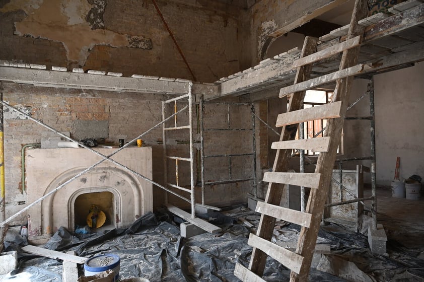 La casa está hecha de ladrillo y dotada de arquitectura mudéjar, que a ojos del historiador la convierte en una joya.