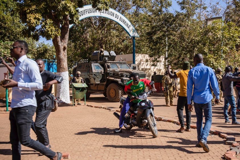 Militares realizan golpe de Estado en Burkina Faso