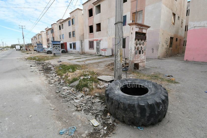 Condominios Manhattan de Torreón: Entre desechos y suciedad