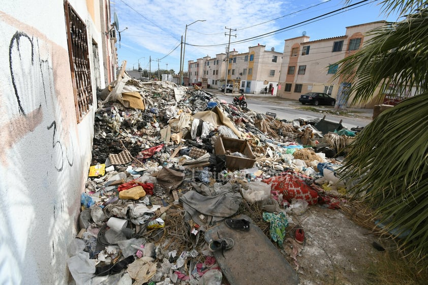 Condominios Manhattan de Torreón: Entre desechos y suciedad