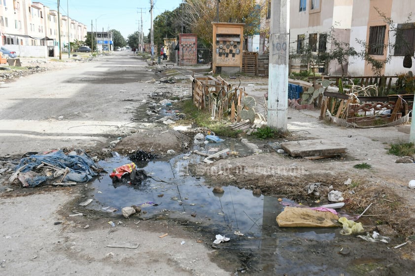 Condominios Manhattan de Torreón: Entre desechos y suciedad