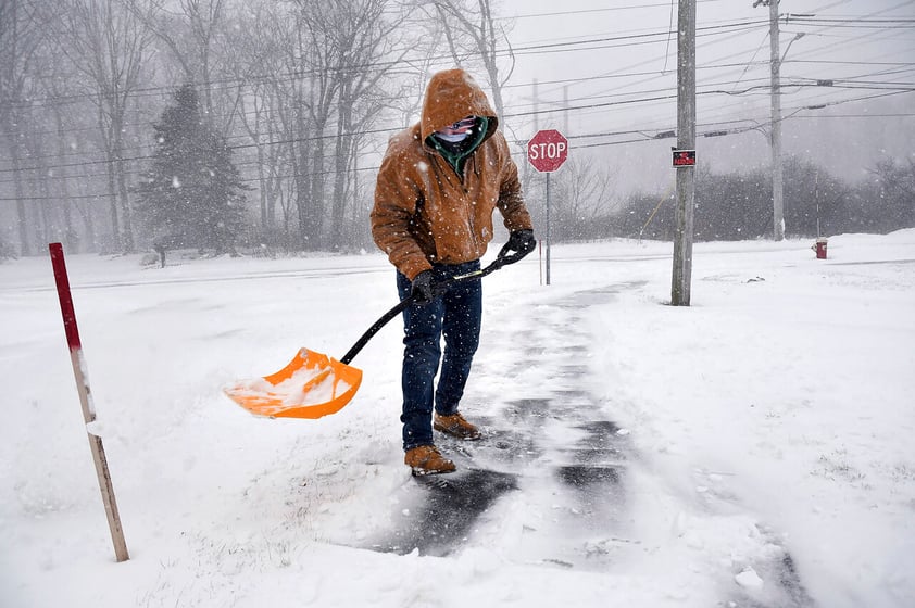 Fuertes nevadas y vientos amenazan la costa este de EUA