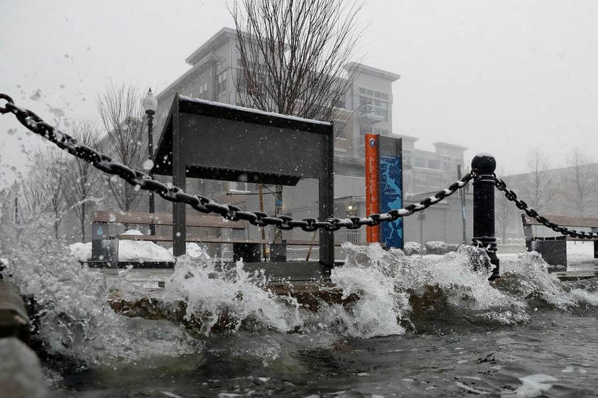 Fuertes nevadas y vientos amenazan la costa este de EUA