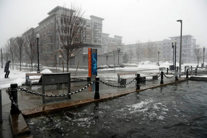 Fuertes nevadas y vientos amenazan la costa este de EUA