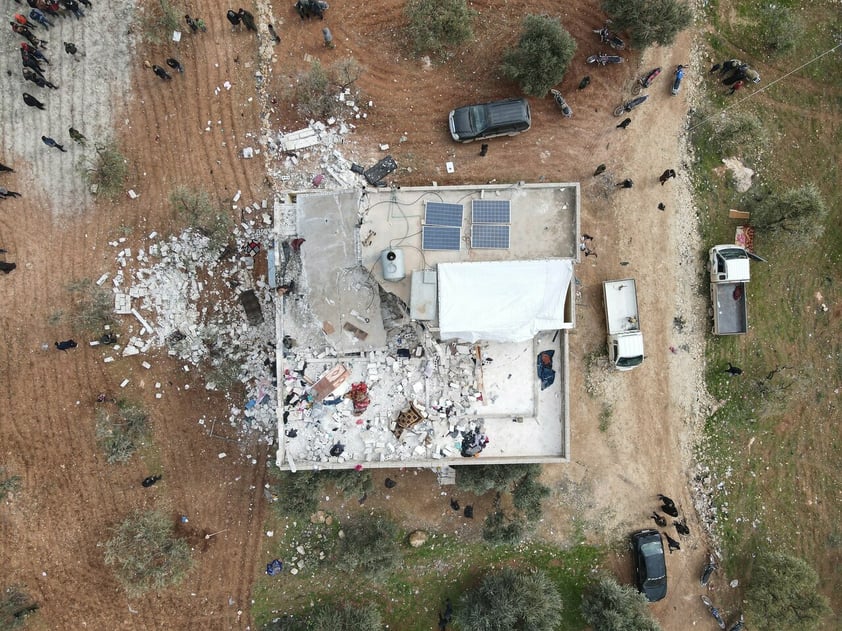 Idlib (Syria), 03/02/2022.- An aerial picture taken by a drone shows people inspecting a damaged building after an alleged counterterrorism operation by US Special forces in the early morning in Atma village in the northern countryside of Idlib, Syria, 03 February 2022. Pentagon Press Secretary John Kirby said that 'U.S. Special Operations forces under the control of U.S. Central Command conducted a counterterrorism mission in northwest Syria'. The Britain-based Syrian Observatory for Human Rights reported that there were 'confirmed reports of fatalities', but did not provide numbers or identities. (Terrorismo, Siria, Reino Unido) EFE/EPA/YAHYA NEMAH