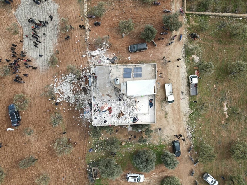 Idlib (Syria), 03/02/2022.- An aerial picture taken by a drone shows people inspecting a damaged building after an alleged counterterrorism operation by US Special forces in the early morning in Atma village in the northern countryside of Idlib, Syria, 03 February 2022. Pentagon Press Secretary John Kirby said that 'U.S. Special Operations forces under the control of U.S. Central Command conducted a counterterrorism mission in northwest Syria'. The Britain-based Syrian Observatory for Human Rights reported that there were 'confirmed reports of fatalities', but did not provide numbers or identities. (Terrorismo, Siria, Reino Unido) EFE/EPA/YAHYA NEMAH