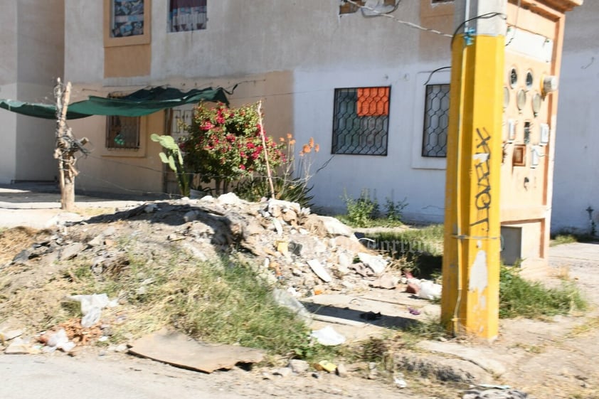 Suciedad sigue en los Condominios Manhattan de Torreón