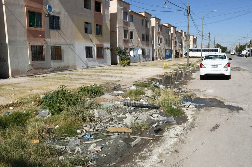 Suciedad sigue en los Condominios Manhattan de Torreón