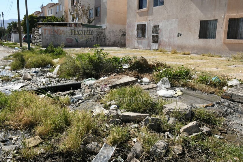 Suciedad sigue en los Condominios Manhattan de Torreón