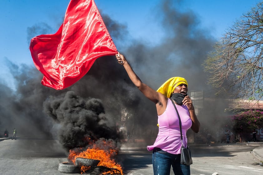 Miles de trabajadores en Haití demandan alza al salario mínimo frente a represión