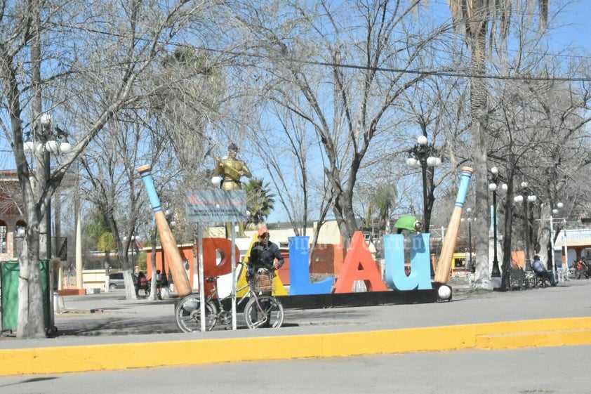 Apenas hace tres días Luisa María Alcalde Luján, Secretaria del Trabajo y Previsión Social, estuvo en este lugar, lleno de bullicio en ese momento, y anunció el arranque de los trabajos de rescate de los restos humanos de 63 mineros que quedaron atrapados en la mina el 19 de febrero de 2006… hace 16 años.